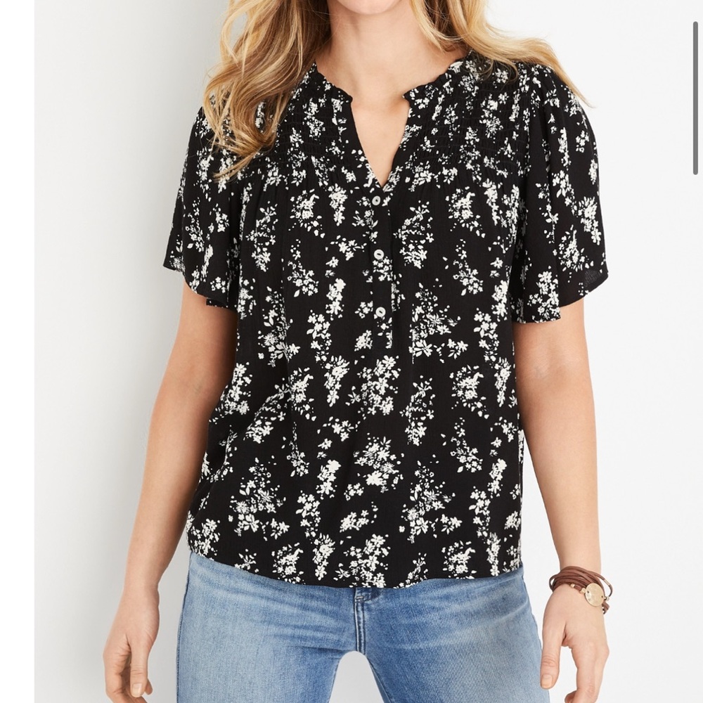 New w/tags. Maurices large smocked flutter sleeve top. Black.